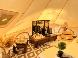 LOVE ROOM Tente Lodge spa MFG chez C&C, exclusivement réservée aux ADULTES的咖啡和沏茶工具