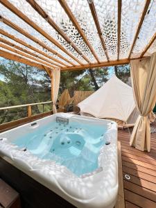 CantaronLOVE ROOM Tente Lodge spa MFG chez C&C, exclusivement réservée aux ADULTES的相册照片