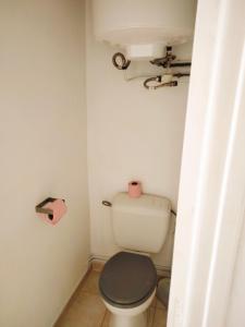 Bilik mandi di Cosy Courtesoun