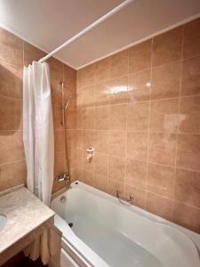 Et badeværelse på Mountain Paradise 2, One bedroom apartment + 22 billeder