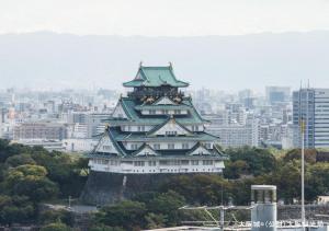 Pemandangan umum bagi Osaka atau pemandangan bandar yang diambil dari hotel