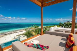 Fotografie z fotogalerie ubytování Luxurious Beachfront 2 bedroom villa on Smith's Reef v destinaci Providenciales