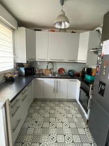 Köök või kööginurk majutusasutuses T3 Charles de Gaulles, Disney, Astérix, Parc des expo +4 fotot