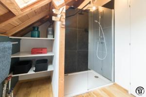 a shower in a tiny house at L'Escale Pyrénéenne in Melles +44 photos