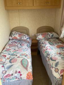 Ένα ή περισσότερα κρεβάτια σε δωμάτιο στο Blue 4 Caravan Ingoldmells 6 berth 3 bedrooms