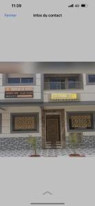 サイディアにあるAppartement Saidia a 500 m de la plage LOT Orange 3の建物入口の表示 +1枚の写真