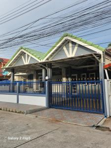 a blue gate in front of a building at Superbe maison en centre ville exceptionnel in Pattaya Central +9 photos