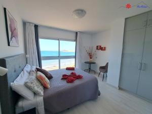 a bedroom with a bed with a view of the ocean at MarMédano Apartamento 3 in El Médano