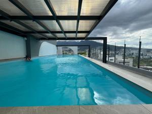a swimming pool on the roof of a building at Nuevo Studio- Piso 17 Vista La Carolina - Edificio Harmony in Quito