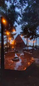 a pyramid in a park at night with lights at Mirante da Aldeia in Viçosa do Ceará +7 photos