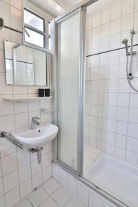 a bathroom with a shower and a sink at Friesenhof - Wohnung A Weener in Weener