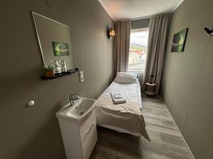 Tempat tidur dalam kamar di Klara Guesthouse