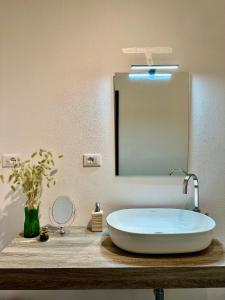 Ένα μπάνιο στο La Casetta-Incantevole casa indipendente