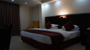 Postel nebo postele na pokoji v ubytování petra agora hotel