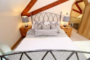 The Chapel - A Hidden Gem with Private Pool & Bar客房内的一张或多张床位