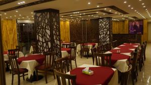 Restaurace v ubytování petra agora hotel + 14 fotografií