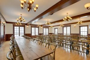 Konferenční prostory v ubytování Elegant Oceanfront Maine Estate with Gazebo