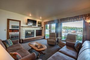 a living room with a couch and a fireplace at Pend Oreille Shores Resort in Hope