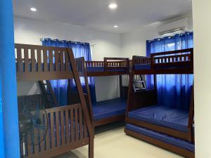 Postel nebo postele na pokoji v ubytování SKYTEL RESORT ALFONSO Cavite