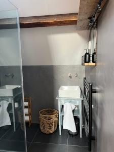 Ένα μπάνιο στο B & B 'Droom in de polder de Suite met prive sauna +64 φωτογραφίες