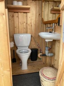 Koupelna v ubytování Die Schmiedn Selbstversorgerhütte + 17 fotografií