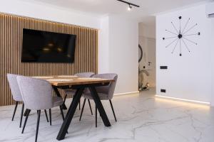 a dining room with a table and chairs and a television at Apartment PREMIUM CALPE in Ifach