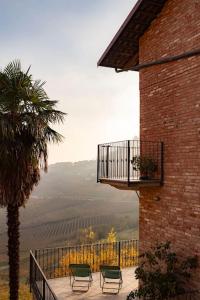 A balcony or terrace at Sky & Vineyards - Melograno -