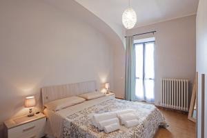 A bed or beds in a room at Sky & Vineyards - Melograno -