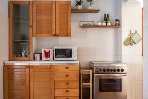 A kitchen or kitchenette at Sky & Vineyards - Melograno -