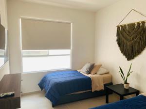 En eller flere senge i et værelse på Franks House Collection Corifa