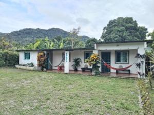 a house with a yard in front of it at Casa Hostal Bouvá in El Valle