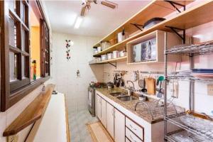 Η κουζίνα ή μικρή κουζίνα στο Hostel Espaço Grajaú +24 φωτογραφίες