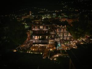 Nespecifikovaný výhled na destinaci Janov nebo výhled na město při pohledu z hotelu