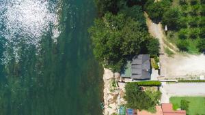 an overhead view of a house next to the water at Vikendica Bella Dona in Loznica +7 photos