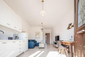 Η κουζίνα ή μικρή κουζίνα στο Paris Seaview Apartment with outdoor Jacuzzi