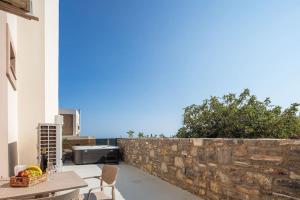 Μπαλκόνι ή βεράντα στο Paris Seaview Apartment with outdoor Jacuzzi