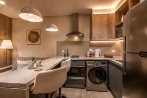 Majoituspaikan HOUZE - Stay & Residences by AVA keittiö tai keittotila