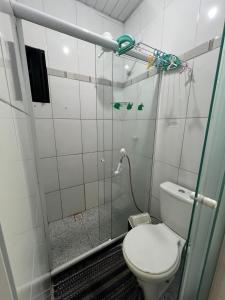 a bathroom with a toilet and a shower at Canto da Arte - Hospedagem Domiciliar in Cabo Frio +17 photos