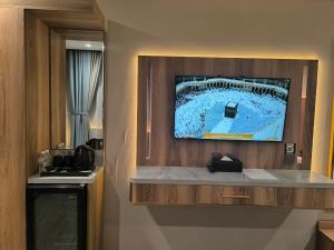 Televiisor ja/või meelelahutuskeskus majutusasutuses فندق نسمات مكةNasamat Makkah Hotel
