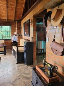 a room with a brick wall and a kitchen with aperature at Pedacito de cielo in San Antonio de Prado
