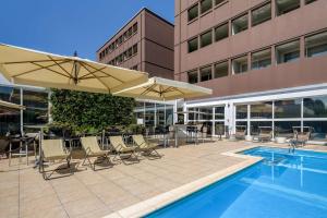 The swimming pool at or close to Best Western Plus Hotel Farnese