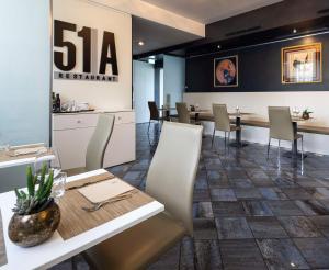 A seating area at Best Western Plus Hotel Farnese