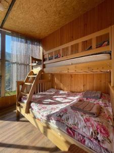 Postel nebo postele na pokoji v ubytování Mountain House in Juta