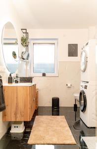 Kuchyň nebo kuchyňský kout v ubytování Barrierefreie Luxusoase I SnapLiving Apartments