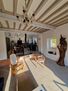 Μια τηλεόραση ή/και κέντρο ψυχαγωγίας στο Maison au bord de l'eau +11 φωτογραφίες