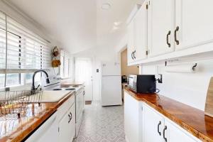 Φωτογραφία από το άλμπουμ του Cozy 1st Level Beach House - Walk Everywhere σε North Beach