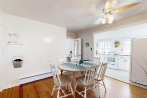 Φωτογραφία από το άλμπουμ του Cozy 1st Level Beach House - Walk Everywhere σε North Beach +24 φωτογραφίες