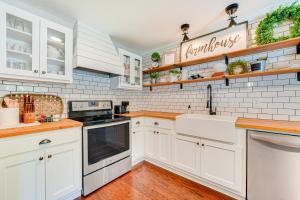 Fotografie z fotogalerie ubytování Family-Friendly Harrison Home 33 Mi to Branson! v destinaci Harrison + 16 fotografií