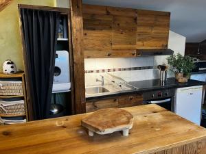 Kuchyň nebo kuchyňský kout v ubytování Appartement cosy proche Châtel Portes du soleil - linge inclus