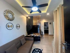 Posezení v ubytování Savana Townhouse in San Pablo Philippines